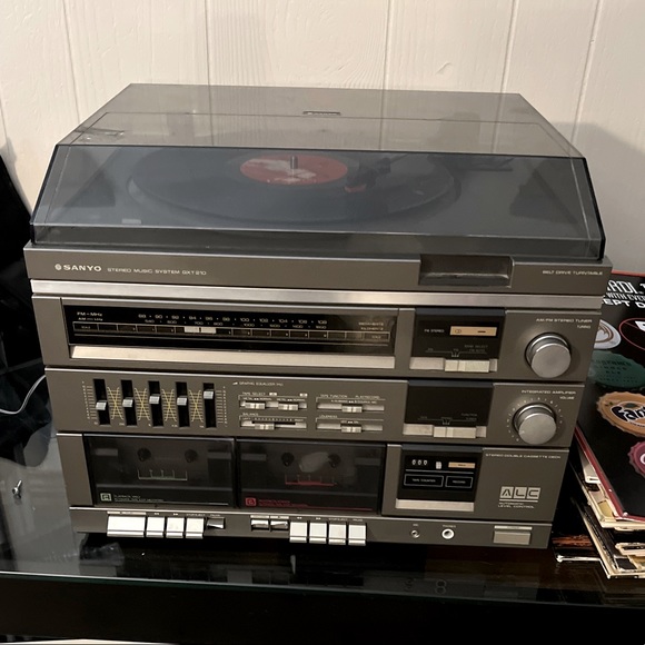 Awesome 3 in 1 record player cassette player and radio. Works like a charm.